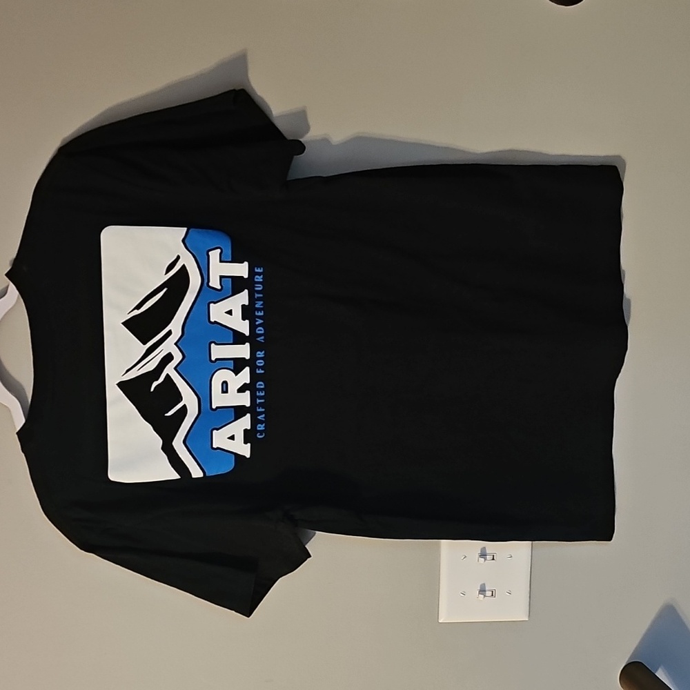 Ariat Mens Sz Large Tshirt. Buckle. Great Condition!